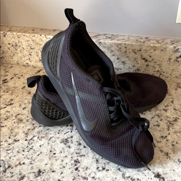 Preowned Nike Navy Blue size 10 sneaker - Picture 1 of 8